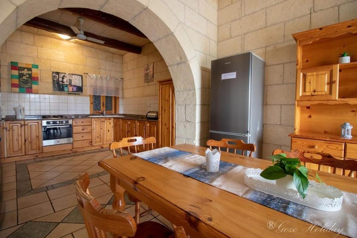 Hibiscus Bed & Breakfast Xaghra Bagian luar foto